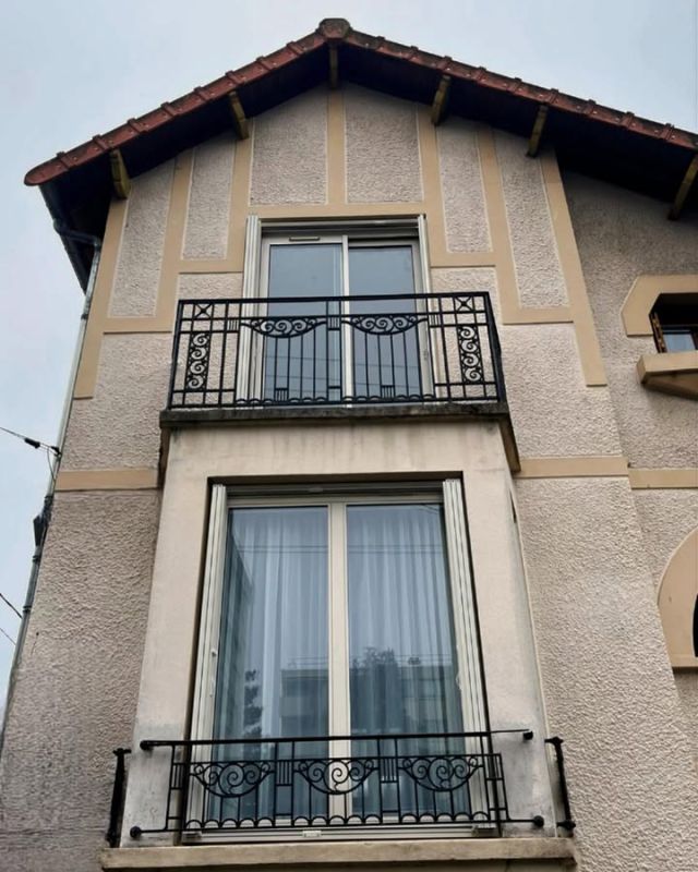 Découvrez l’élégance et la performance réunies dans nos solutions pour vos ouvertures : coulissant @pierret_official , porte-fenêtre @pierret_official et persiennes @ehret.gmbh ✨

- Coulissant Pierret : Design et praticité avec des baies vitrées en aluminium, idéales pour les grandes dimensions. Profitez d’une luminosité optimale grâce à des profils fins et modernes, tout en bénéficiant d’une isolation thermique et acoustique.
- Porte-fenêtre Pierret : Offrez à votre intérieur un accès harmonieux à l’extérieur. Fabriquées sur mesure, elles garantissent une résistance aux intempéries, une sécurité accrue et des performances énergétiques remarquables. Disponibles en PVC, bois, aluminium ou bois-alu elles s’adaptent à tous les styles.
- Persiennes Ehret : Combinez charme traditionnel et fonctionnalité moderne tout en offrant une excellente protection solaire et une sécurité renforcée. Leur durabilité et leur faible entretien en font un choix idéal pour votre maison.

Transformez vos espaces avec ces solutions durables et esthétiques, pensées pour votre confort au quotidien ! 🏡

#HomsoConfort #menuiserie #fermeture #surmesure #renovation #construction #travaux #franconville #valdoise #iledefrance 
#Ermont #Alu #portefenêtre #coulissant #persiennes #Pierret #Ehret #intérieur #exterieur