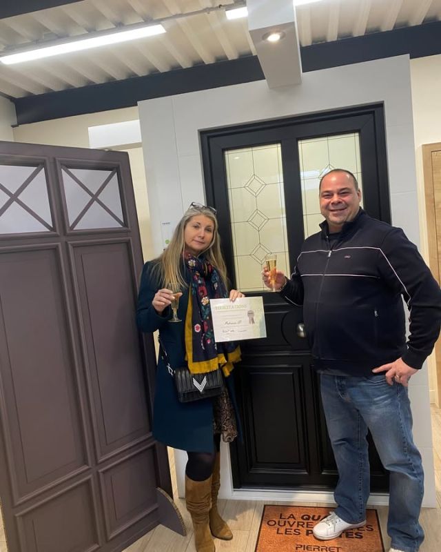 ✨ Félicitations à notre grande gagnante du jeu concours Pierret ! 🎉 ✨

Ce week-end sur mesure a été un moment incroyable, et nous sommes ravis de vous présenter notre heureuse gagnante ! 🏆 Elle a eu la chance de remporter la porte d'entrée de ses rêves, soigneusement choisie parmi nos modèles. 🚪💖

👏 Merci à tous les participants pour votre enthousiasme et vos nombreuses participations. Votre confiance et votre engagement nous motivent à continuer de vous offrir des produits et services à la hauteur de vos attentes.

📸 Patricia. D, merci pour ce beau sourire et bravo encore pour votre nouvelle porte d'entrée Pierret ! 😊

#Pierret #JeuConcours #WeekendSurMesure #Gagnante #PorteDEntrée #DesignEtQualité #Homsoconfort #Franconville #IldeFrance #Valdoise #Chatou